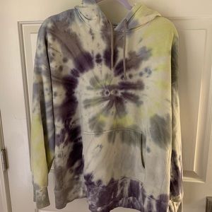 aritzia tie dye sweatshirt